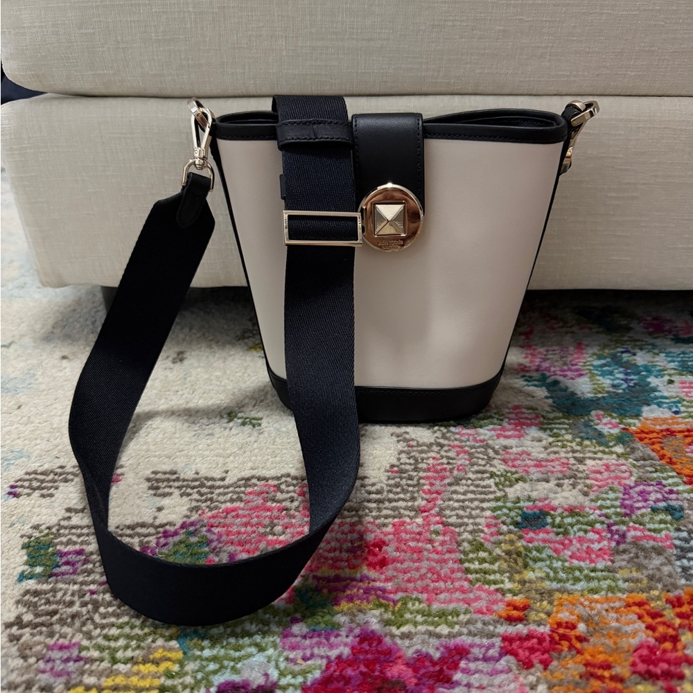 Stylish Black & White Bucket Crossbody Bag
